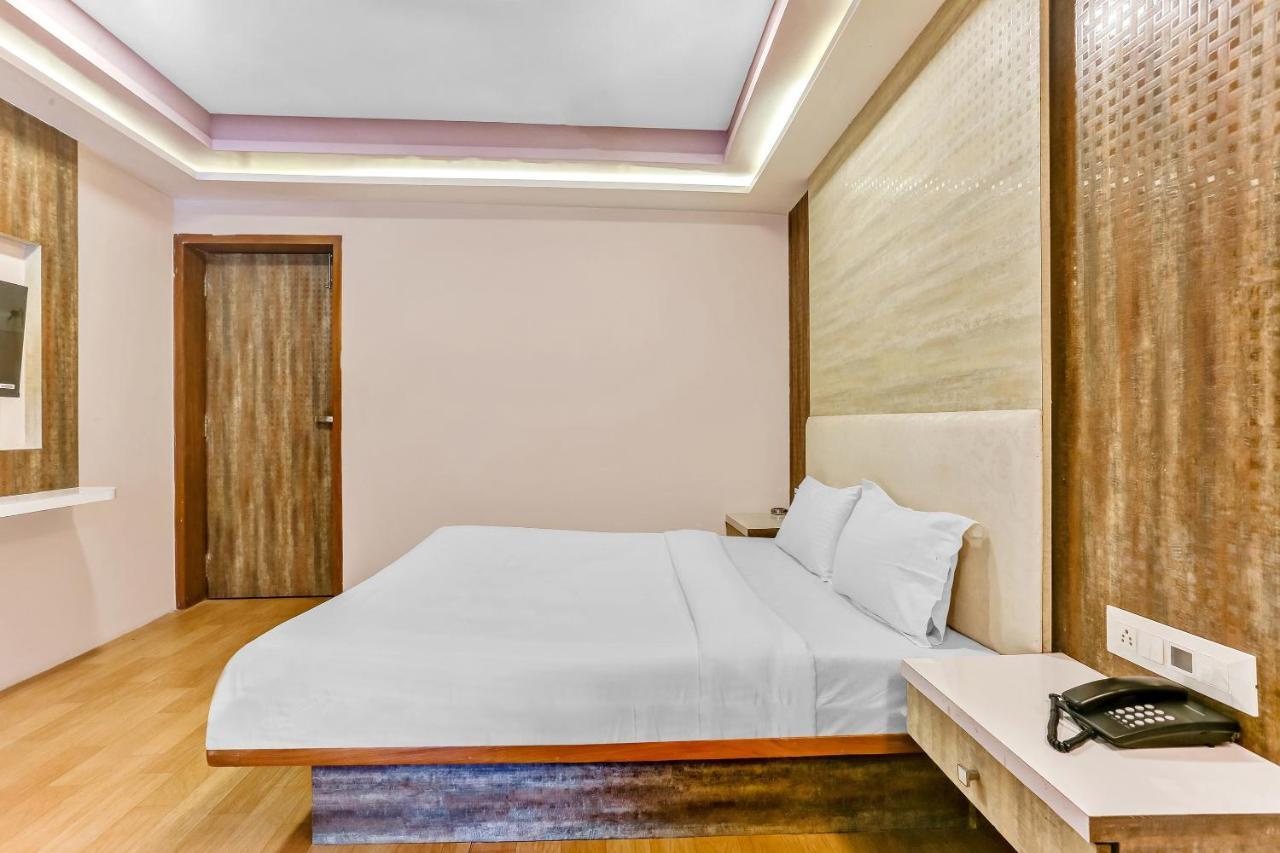 Oyo Flagship 83396 Hotel Vinyasa Residency Мумбаї Екстер'єр фото