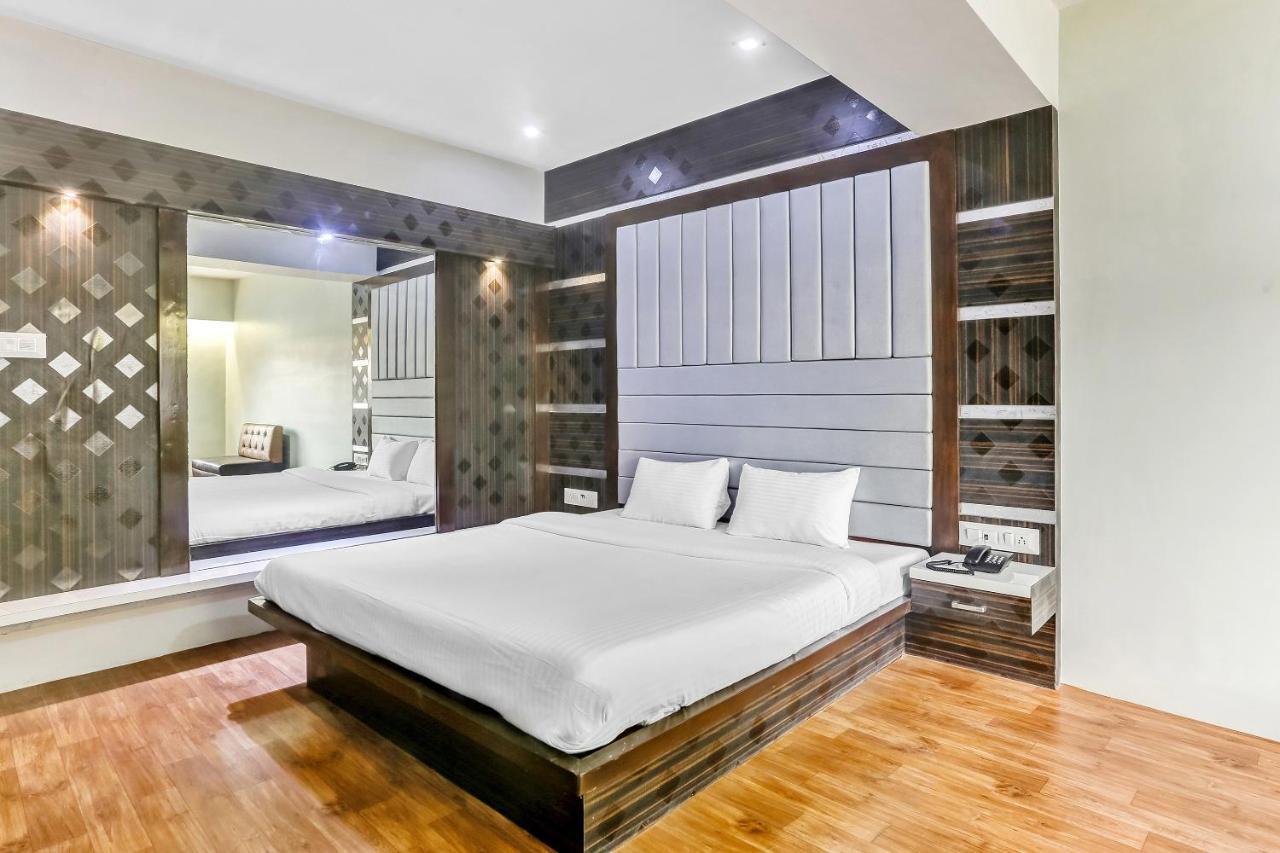 Oyo Flagship 83396 Hotel Vinyasa Residency Мумбаї Екстер'єр фото