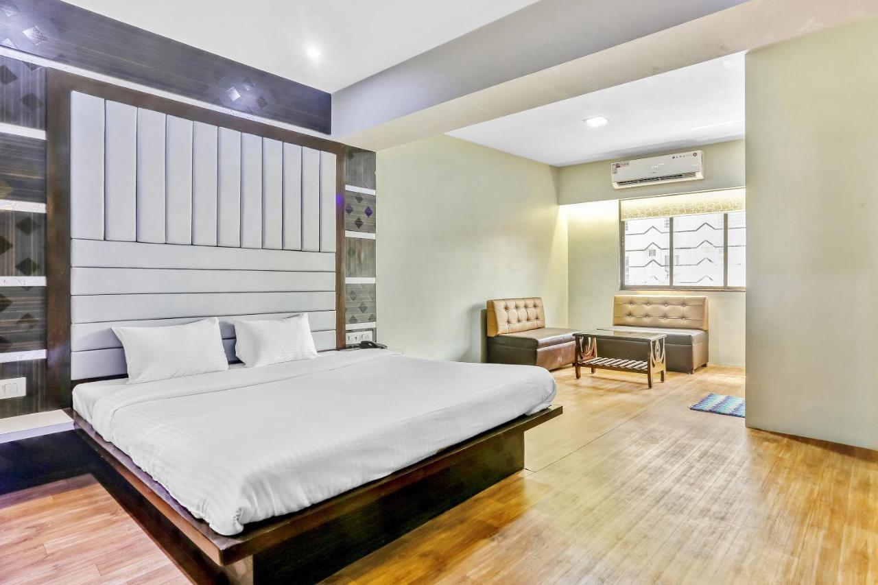 Oyo Flagship 83396 Hotel Vinyasa Residency Мумбаї Екстер'єр фото