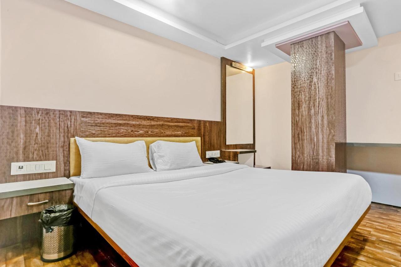 Oyo Flagship 83396 Hotel Vinyasa Residency Мумбаї Екстер'єр фото