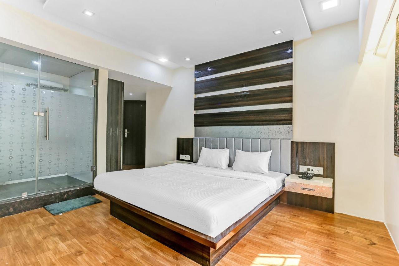 Oyo Flagship 83396 Hotel Vinyasa Residency Мумбаї Екстер'єр фото